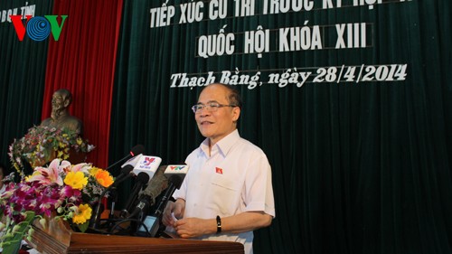Parlamentspräsident Nguyen Sinh Hung trifft Wähler in der Provinz Ha Tinh - ảnh 1