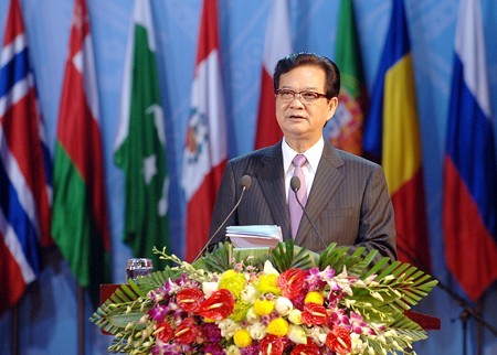 Premierminister Nguyen Tan Dung: Vietnam schenkt große Aufmerksamkeit auf Chemie-Talente - ảnh 1