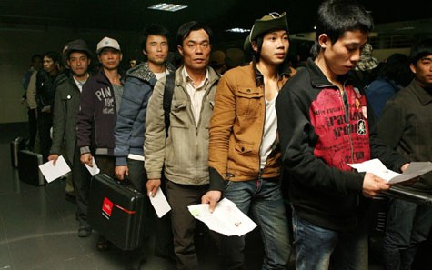 Fast 1300 vietnamesische Mitarbeiter in Libyen kommen mit Sicherheit nach Vietnam - ảnh 1