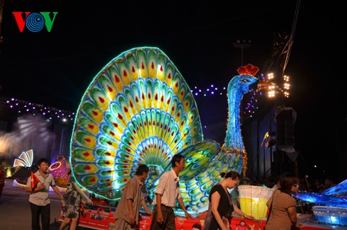Der riesige Laternenumzug zum Mondfest in der Provinz Tuyen Quang - ảnh 17