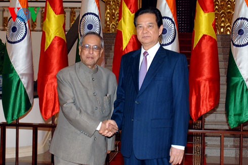 Der indische Präsident beendet seinen Besuch in Vietnam - ảnh 1