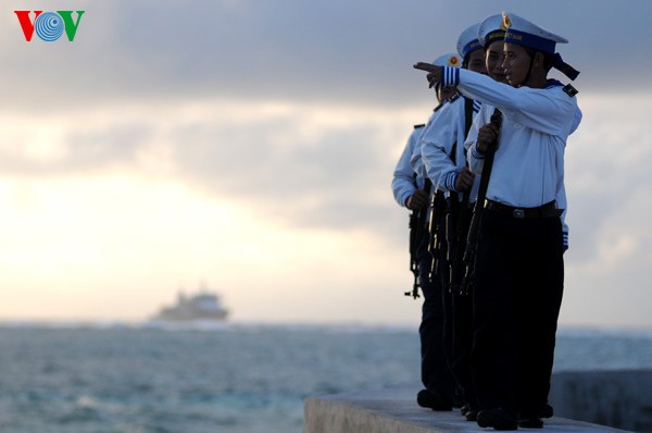 Geschenke zum Neujahrsfest Tet an Soldaten auf der Insel Truong Sa Dong überreicht - ảnh 1