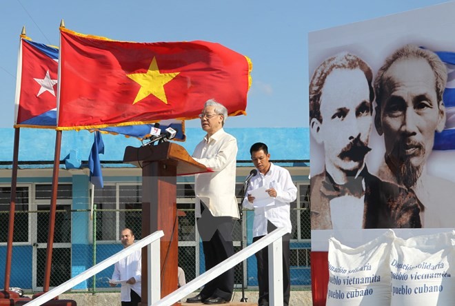Partei- und Staatschefs empfangen die Delegation der Kommunistischen Partei Kubas - ảnh 1