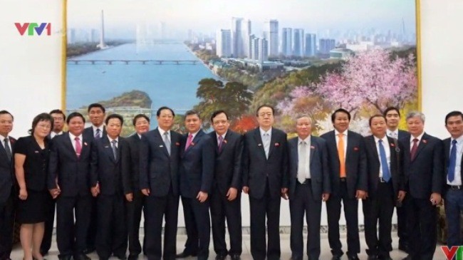 Vize-Parlamentspräsident Huynh Ngoc Son besucht Nordkorea - ảnh 1
