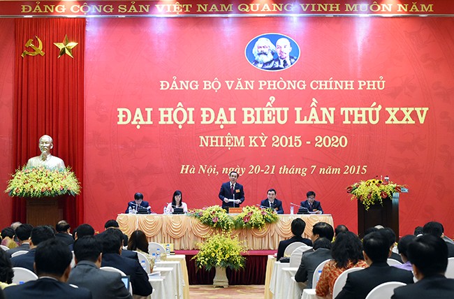Premierminister Nguyen Tan Dung nimmt an Parteisitzung des Regierungsbüros teil - ảnh 1