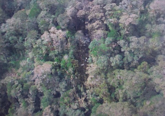 Indonesien: Leichen aller Insassen aus abgestürztem Flugzeug geborgen - ảnh 1