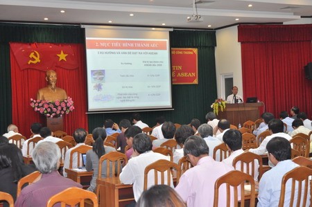 Informationen über die ASEAN-Wirtschaftsgemeinschaft für Medienanstalten in 22 südlichen Provinzen - ảnh 1