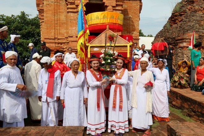Die Cham-Minderheit in der Provinz Ninh Thuan feiert Kate-Fest - ảnh 1