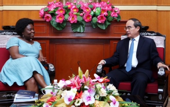 Vorsitzende der Vaterländischen Front Vietnams empfängt Vize-Präsidentin der Weltbank - ảnh 1