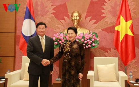 Parlamentspräsidentin Nguyen Thi Kim Ngan empfängt den laotischen Premierminister Thongloun Sisoulit - ảnh 1