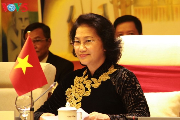 Parlamentspräsidentin Nguyen Thi Kim Ngan empfängt myanmarischen Parlamentspräsident - ảnh 1