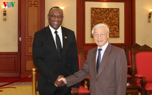 KPV-Generalsekretär Nguyen Phu Trong empfängt den Senatspräsident von Haiti - ảnh 1