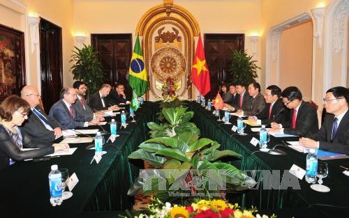 Tagung zwischen Außenminister von Vietnam und Brasilien - ảnh 1