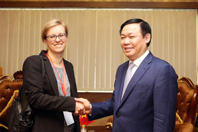Vize-Premierminister Vuong Dinh Hue empfängt die erste Sekretärin der deutschen Botschaft - ảnh 1