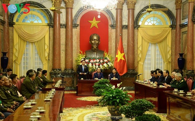 Staatspräsident Tran Dai Quang empfängt die laotische Delegation  - ảnh 1