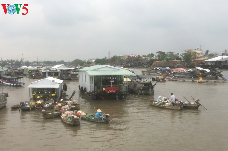 Der schwimmende Markt Cai Rang vor dem Neujahrsfest Tet - ảnh 1