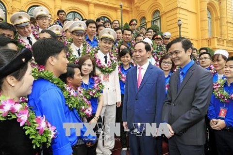 Staatspräsident Tran Dai Quang trifft ausgezeichnete Mitglieder des Jugendverbands - ảnh 1