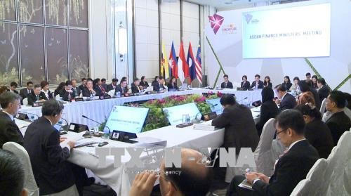 Eröffnung der ASEAN-Finanzminister-Konferenz in Singapur - ảnh 1
