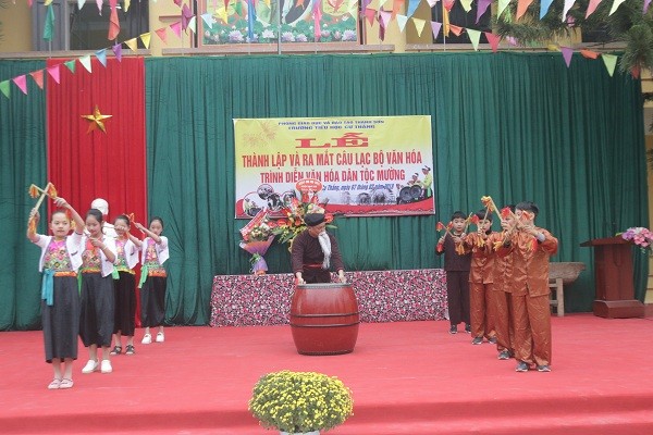 Bewahrung der Kultur der Volksgruppe Muong in der Schule im Kreis Thanh Son - ảnh 1