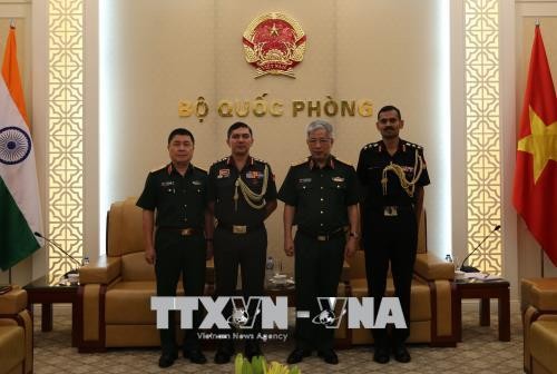 Generaloberst Nguyen Chi Vinh empfängt die Militärattache aus Indien und Israel - ảnh 1