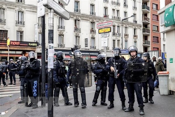 Frankreich verschärft die Sicherheitsvorkehrungen in Paris - ảnh 1