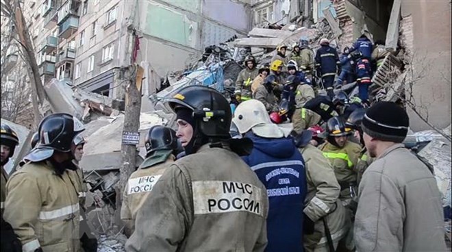 Bergung von Opfern nach einer Gasexplosion in einem Wohnhaus in Russland - ảnh 1