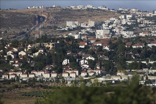 Juden werden von Israel aus dem illegalen Siedlungsgebiet in Westjordanland weggebracht - ảnh 1
