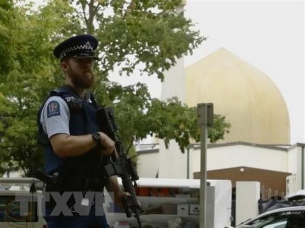Australische Polizisten untersuchen den Wohnort des Täters der Schießerei in Neuseeland - ảnh 1