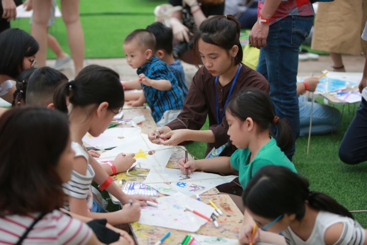Sommerferien der Kinder im Literaturtempel in Hanoi - ảnh 7