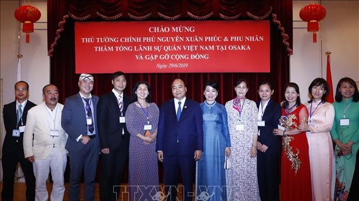 Premierminister Nguyen Xuan Phuc trifft die Vietnamesen in Kansai in Japan - ảnh 1