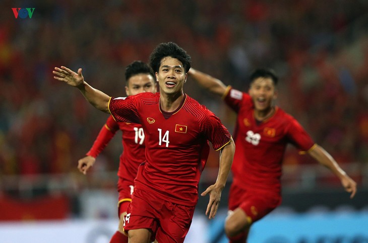 Der vietnamesische Stürmer Cong Phuong wird für den belgischen Fußballklub Sint-Truidense spielen - ảnh 1