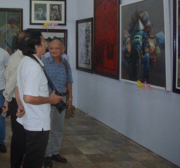 Eröffnung der Ausstellung der bildenden Kunst in Südzentralvietnam und im Hochland Tay Nguyen - ảnh 1