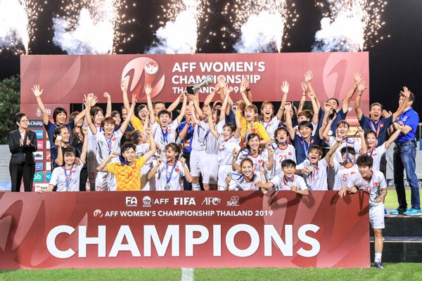 Die vietnamesische Frauen-Fußballmannschaft ist Meister bei der Südostasien-Fußballmeisterschaft - ảnh 1