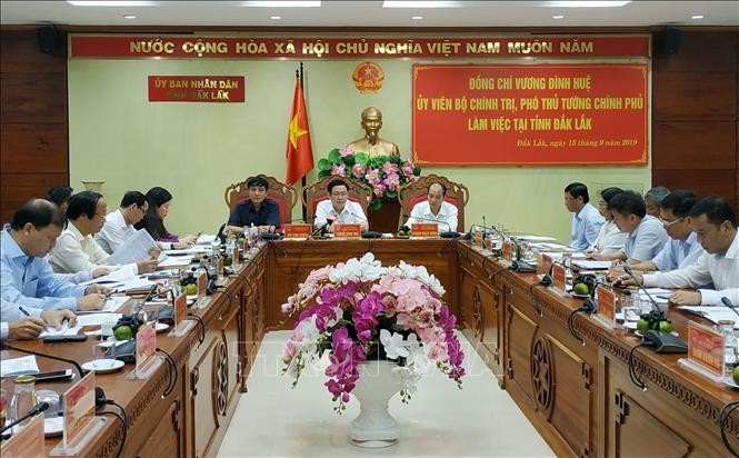 Vize-Premierminister Vuong Dinh Hue tagt mit der Verwaltung der Provinz Dak Lak - ảnh 1