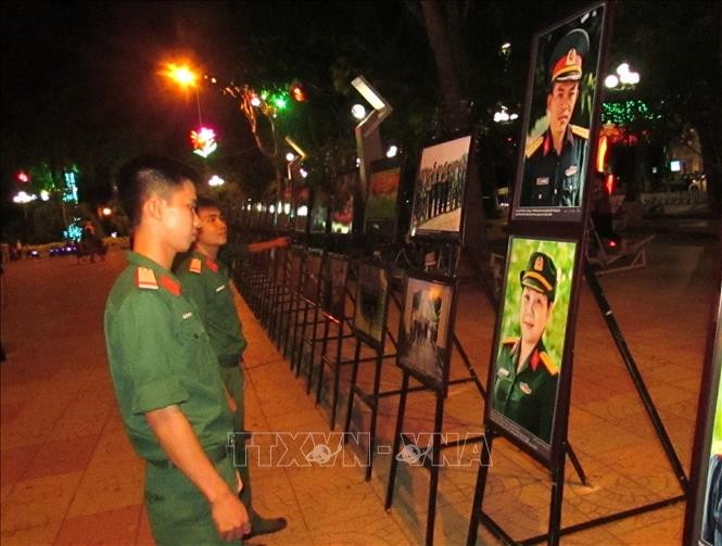 Eröffnung der Ausstellung „Soldaten des Onkels Ho” in Vinh Long - ảnh 1