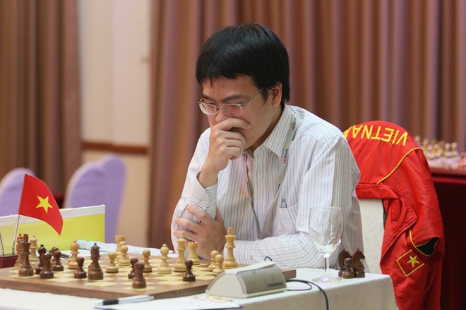 Le Quang Liem steht an der 4. Stelle beim Schach-Turnier Steinitz Memorial - ảnh 1