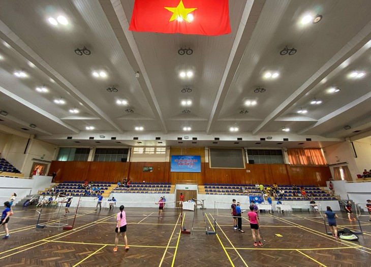 Eröffnung des Badminton-Turniers für Familien in Hanoi  - ảnh 1