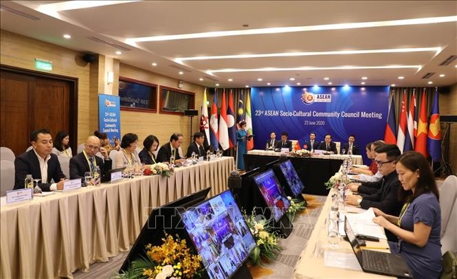 Vietnam beweist die verantwortungswolle und aktive Rolle als ASEAN- Vorsitzender  - ảnh 1