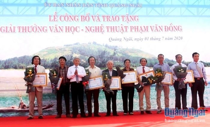 Verleihung des Literatur- und Kunstpreis Pham Van Dong - ảnh 1