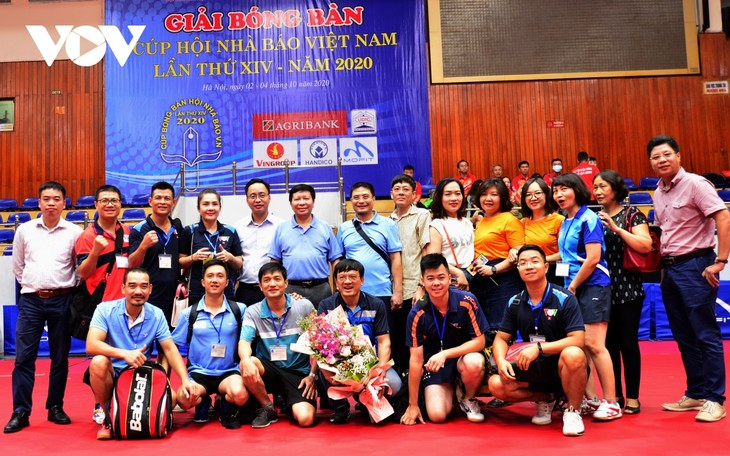 Eröffnung des Tisch-Tennis-Turniers des vietnamesischen Journalisten-Verbands 2020 - ảnh 1