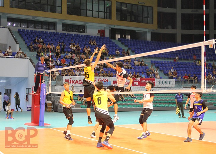 Eröffnung des Turniers für Volleyball-Klubs  - ảnh 1