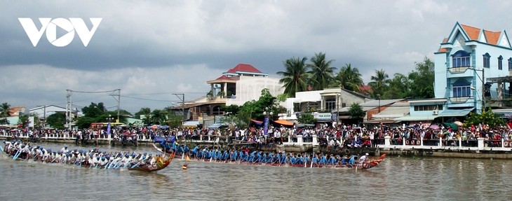 Tra Vinh eröffnet das Bootsrennen zum Ok-Om-Bok-Fest - ảnh 1