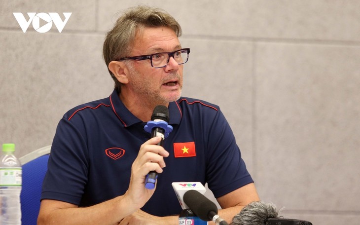 Trainer Troussier wählt 34 Spieler für U19-Fußballmannschaft Vietnams - ảnh 1