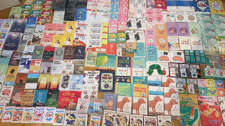 Buchladen „Bücherwurm” und der Wunsch „Bücher für Auslandsvietnamesen weltweit“ - ảnh 1
