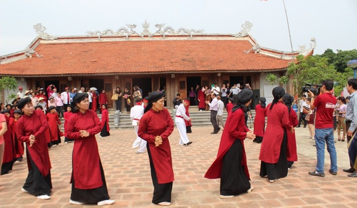 Den Xoan-Gesang im Altdorf in Phu Tho hören - ảnh 1