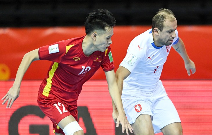Fußball-Fans in Südostasien zeigen sich stolz über den Sieg der Futsal-Teams Vietnams  - ảnh 1
