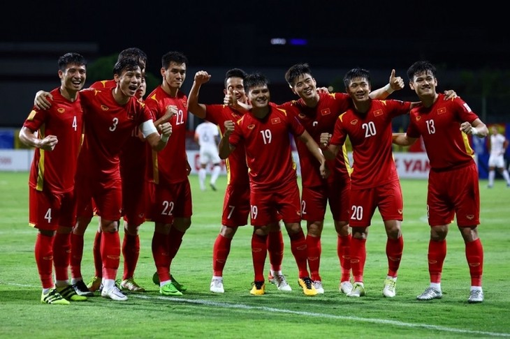 Vietnam wird auf Thailand im Halbfinale im AFF Cup in Singapur treffen - ảnh 1