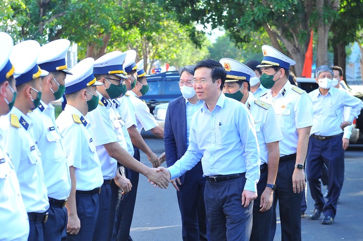 Ständiges Mitglied des Parteisekretariats Vo Van Thuong besucht Marinestützpunkt Cam Ranh - ảnh 1