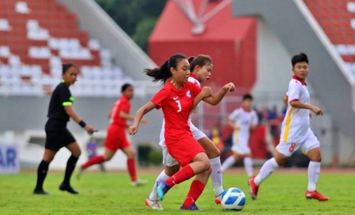 U18-Fußballmannschaft der Frauen will den Meistertitel bei der U18-Südostasienfußballmeisterschaft gewinnen - ảnh 1