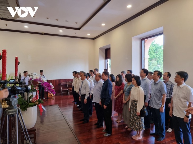VOV-Delegation gedenkt Präsident Ho Chi Minh - ảnh 1